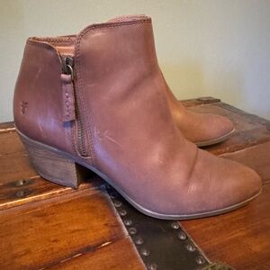 Frye Size 9.5 Women's Brown Ankle Boots